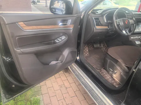 Roewe RX8