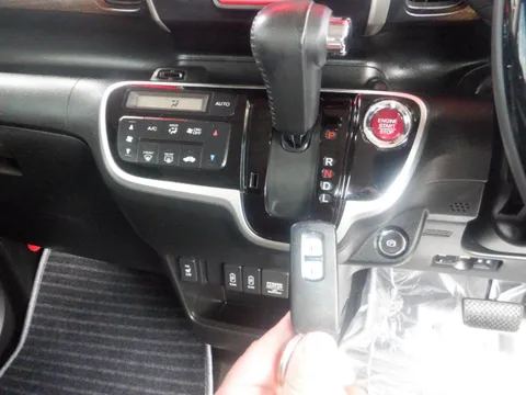 Honda N-BOX Slash