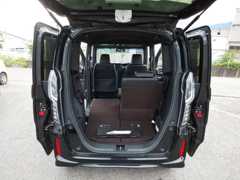 Honda N-BOX Custom