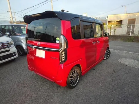 Honda N-BOX Custom