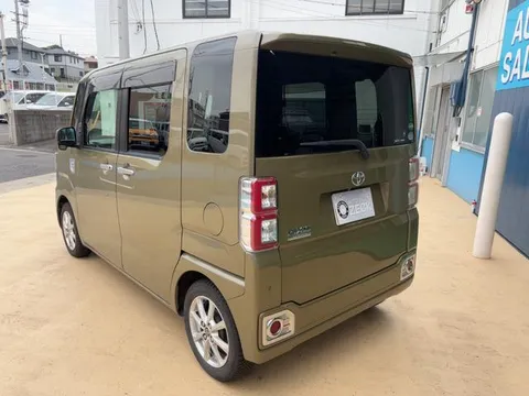 Toyota Pixis Mega