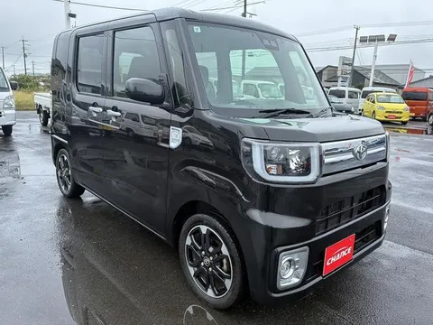 Toyota Pixis Mega