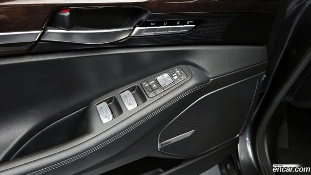 Genesis G90 (EQ900)