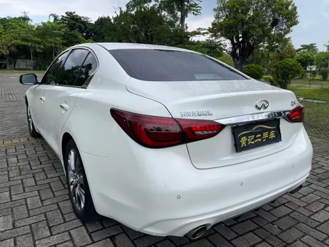 Infiniti Q50L