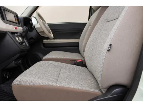 Daihatsu Mira Tocot