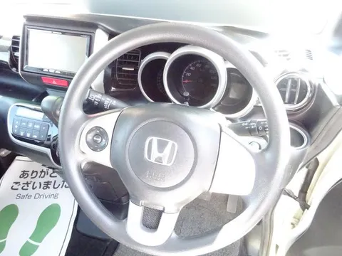 Honda N-BOX Custom