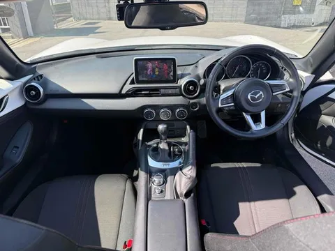 Mazda MX-5 (Roadster)