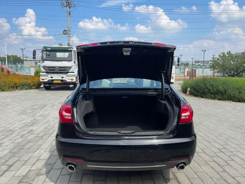Hongqi H7