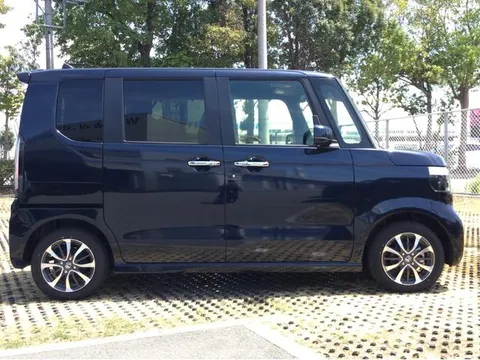 Honda N-BOX Custom