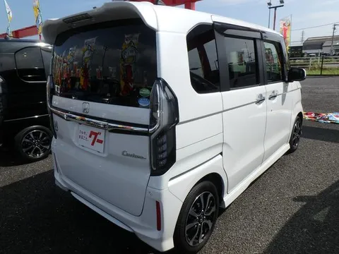 Honda N-BOX Custom