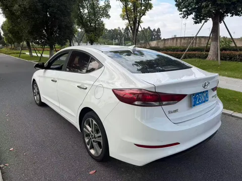 Hyundai Elantra (Avante)