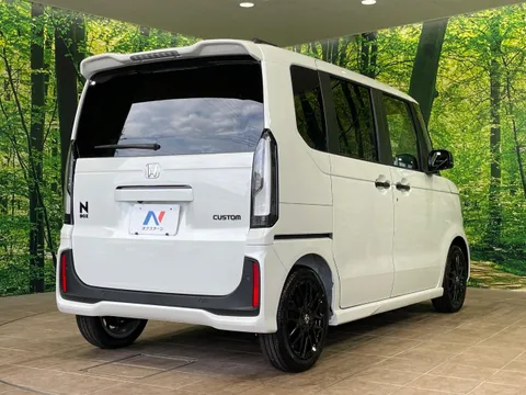 Honda N-BOX Custom