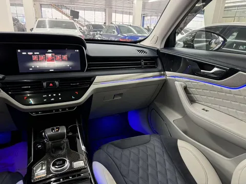 Hongqi HS5