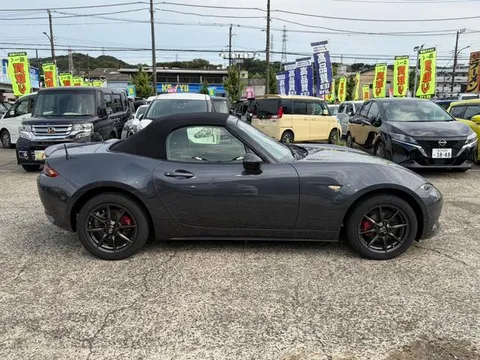 Mazda MX-5 (Roadster)