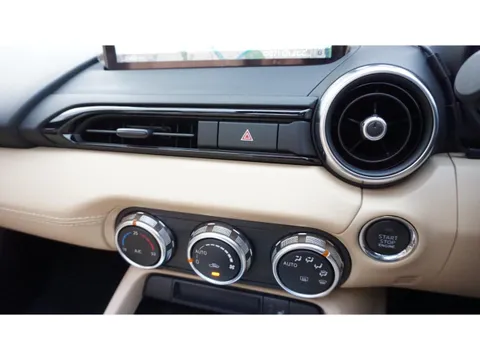 Mazda MX-5 (Roadster)