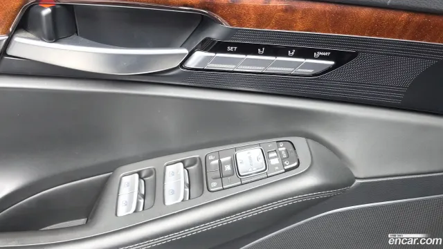 Genesis G90 (EQ900)
