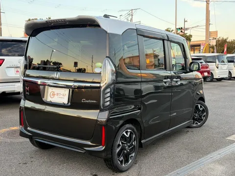 Honda N-BOX Custom