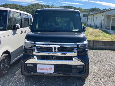 Honda N-BOX Custom