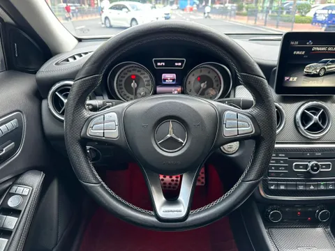 Mercedes-Benz Mercedes-Benz GLA