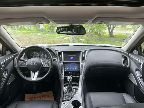 Infiniti Q50L