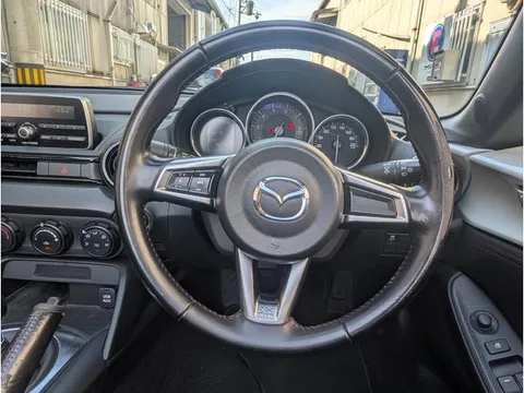 Mazda MX-5 (Roadster)
