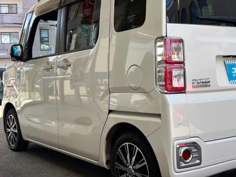 Toyota Pixis Mega