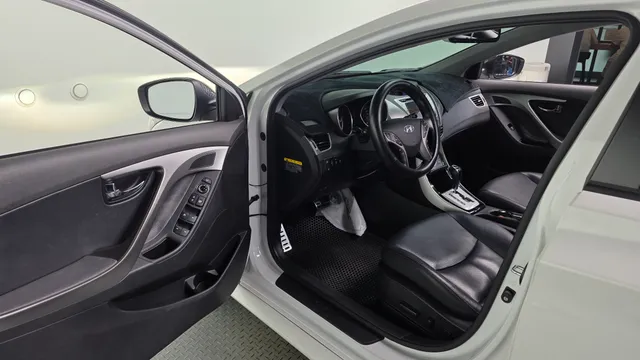 Hyundai Elantra (Avante)