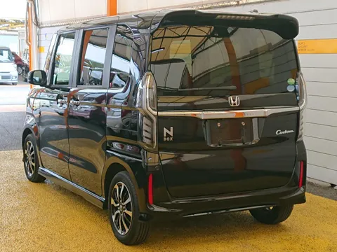 Honda N-BOX Custom