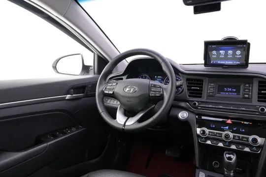Hyundai Elantra (Avante)