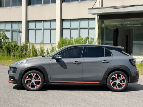 Lynk & Co 02