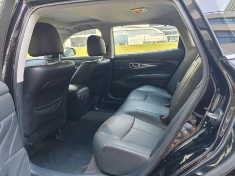 Infiniti Q70