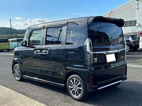 Honda N-BOX Custom