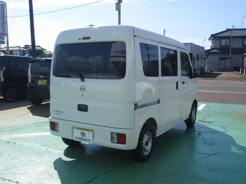 Nissan Clipper Van