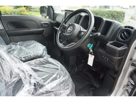 Nissan Clipper Van