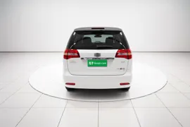 BYD M6