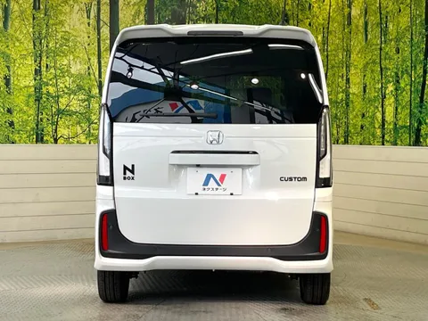 Honda N-BOX Custom