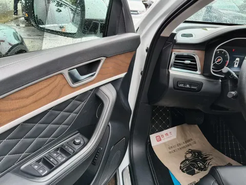 Hongqi HS7