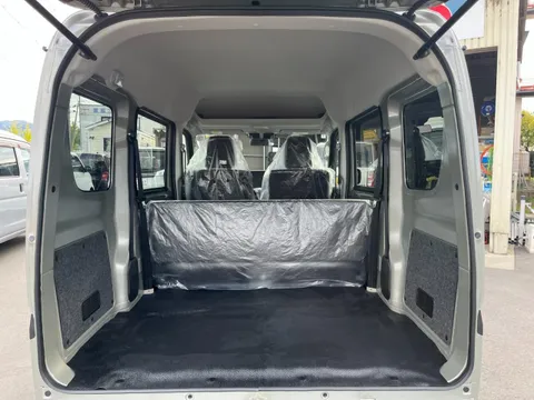 Nissan Clipper Van
