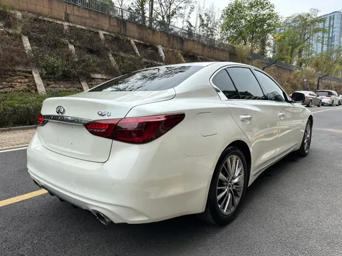 Infiniti Q50L
