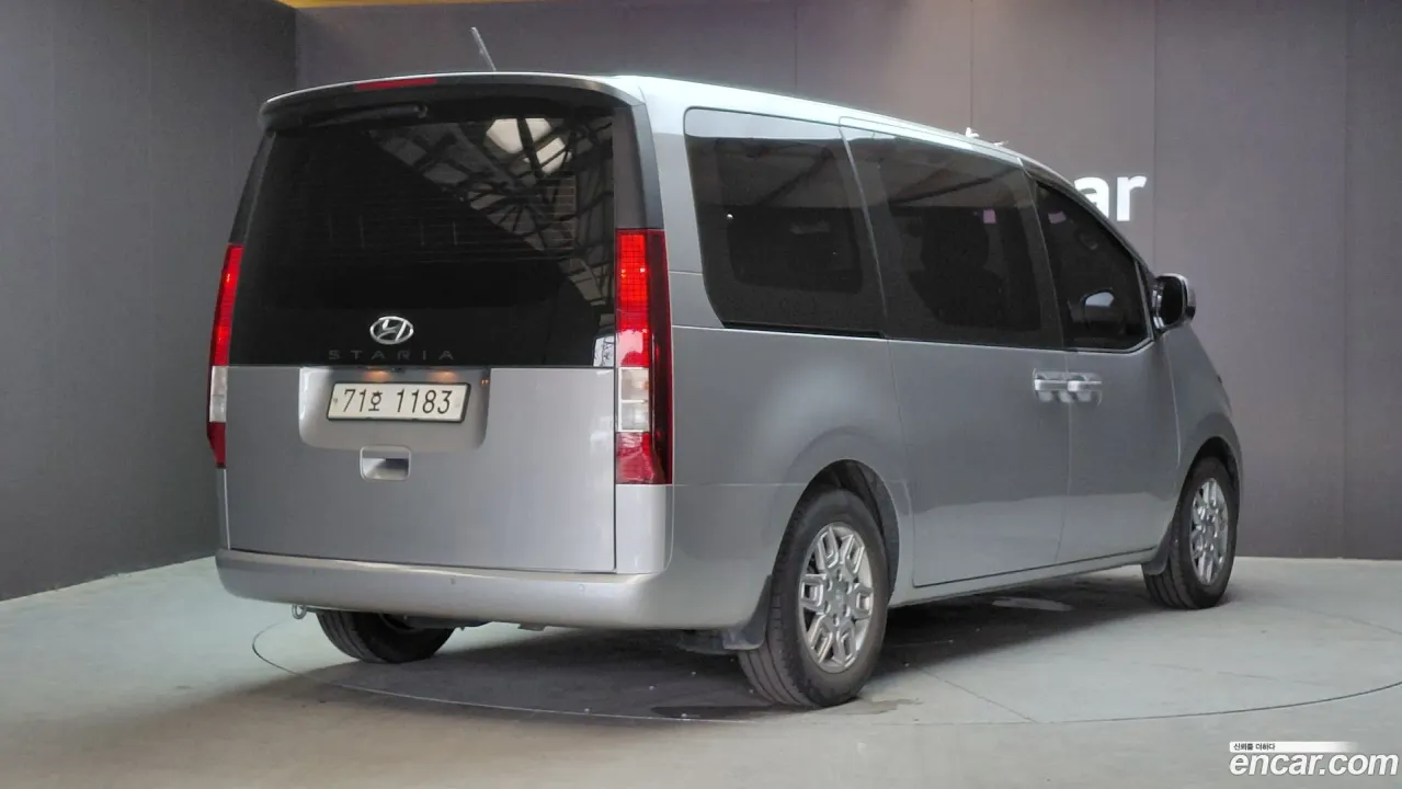 Hyundai Staria