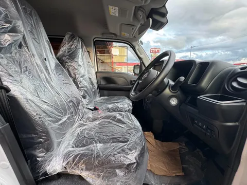Nissan Clipper Van