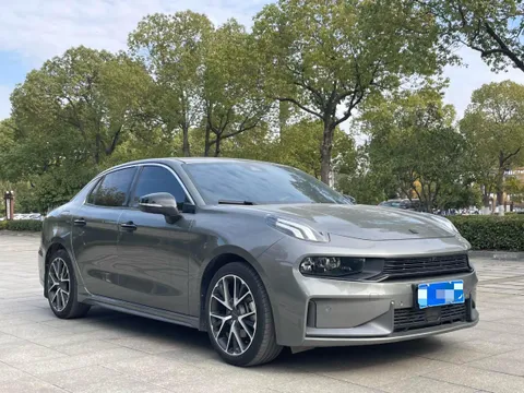 Lynk & Co 03