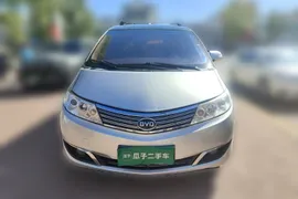 BYD M6