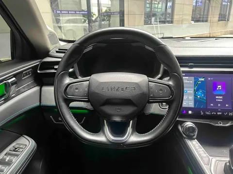 Lynk & Co 05