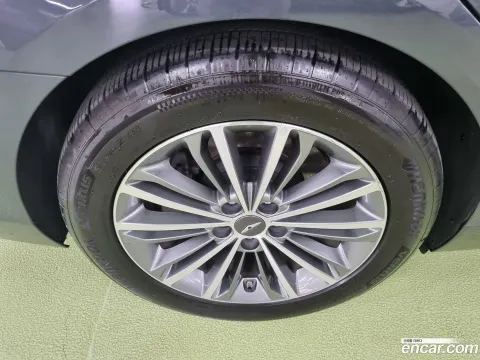 Genesis G90 (EQ900)