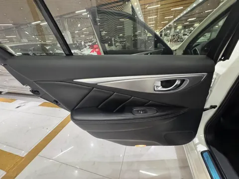 Infiniti Q50L
