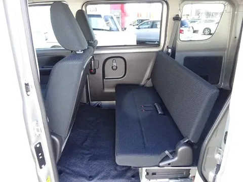 Nissan Clipper Van
