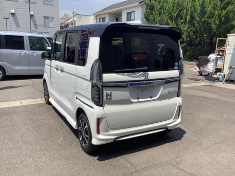 Honda N-BOX Custom