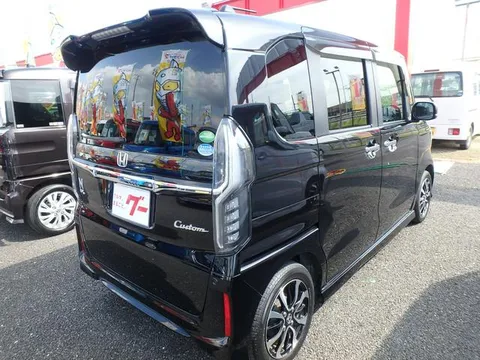 Honda N-BOX Custom