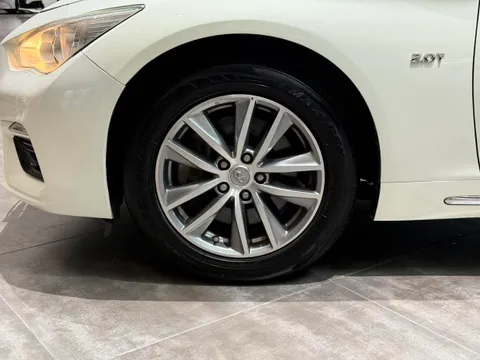 Infiniti Q50L